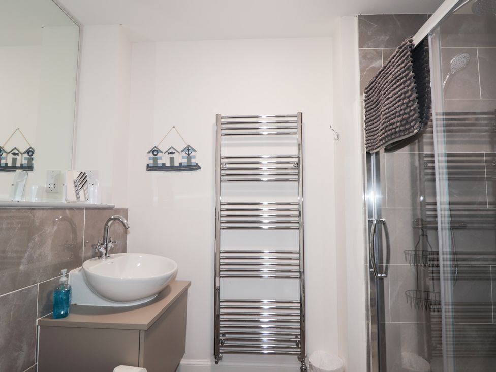 A bathroom featuring a sink and shower at The Nook in Culloden