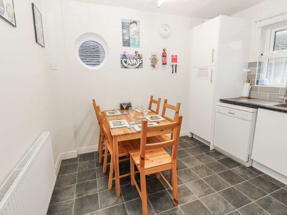 A kitchen with a dining table and chairs at Kelda Garthr in Middleham