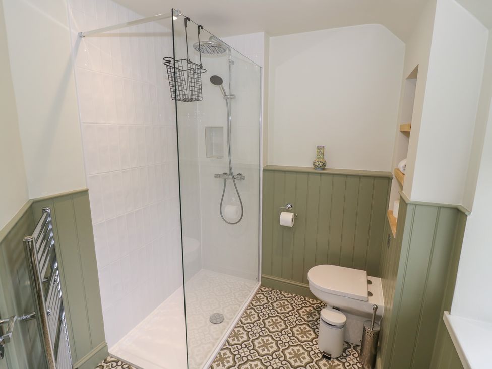 A bathroom with a shower and toilet at Priors Mead Claydon near Cropredy