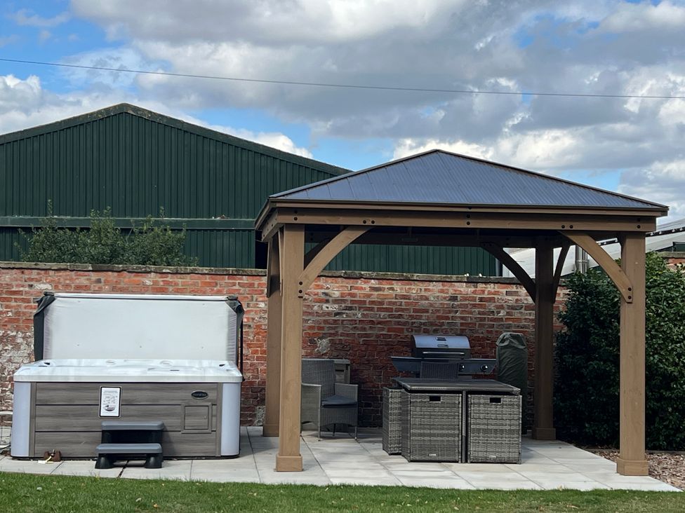 A garden with a hot tub and gazebo at Moortown House Caistor