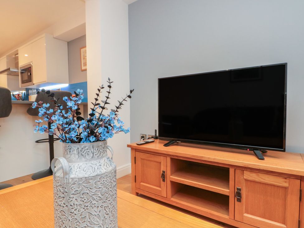 A living room with a television and flower vase at Blue Peter @ Engine Shed in Whitby