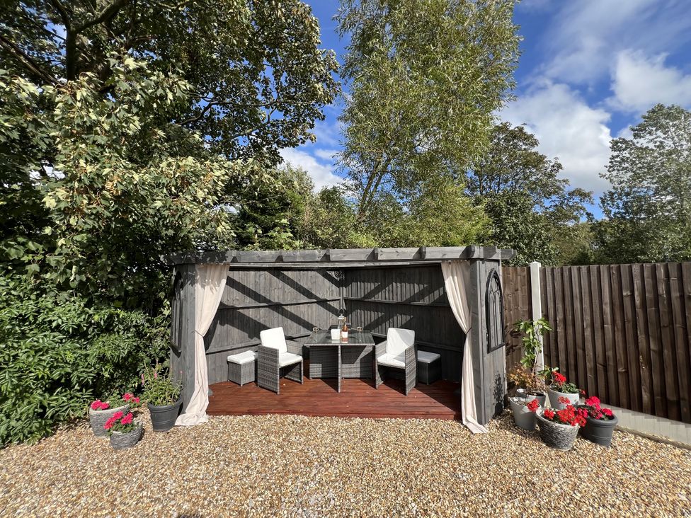 An outdoor seating area with a table and chairs at Moor End Manor, Stalmine
