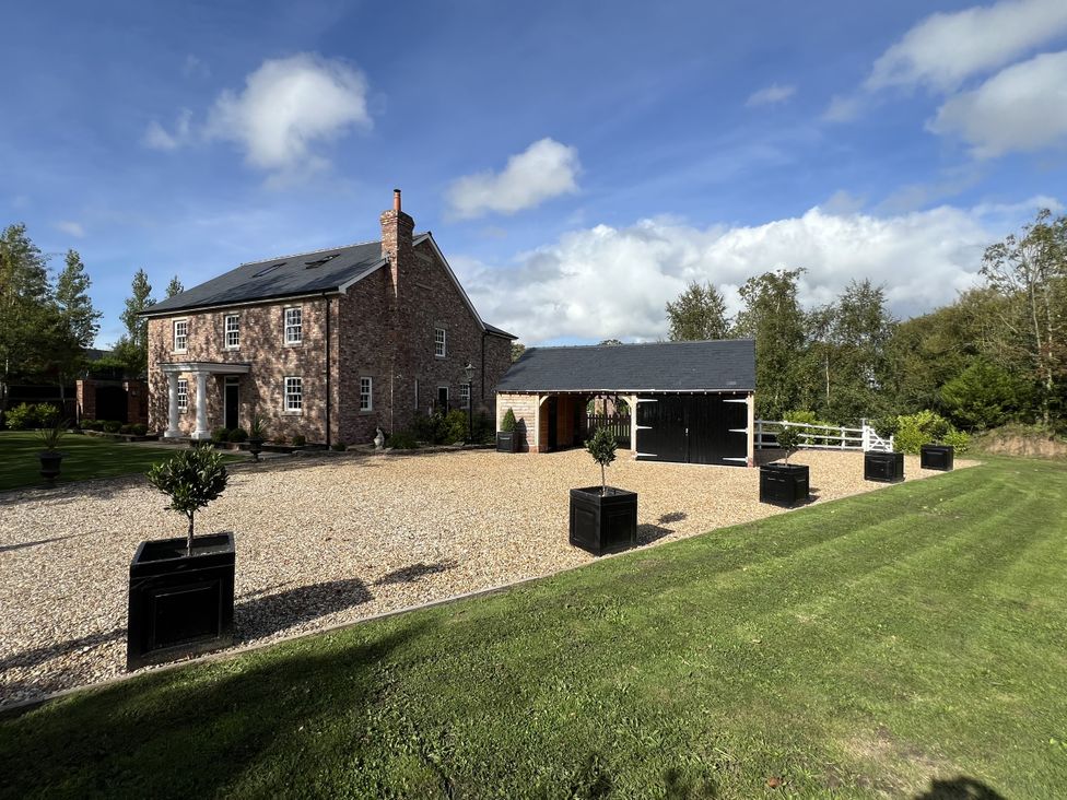 An exterior view of a house and garage at Moor End Manor in Stalmine