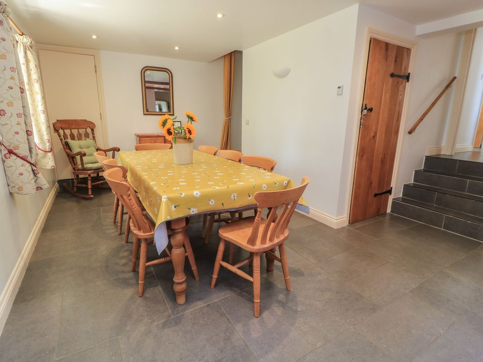 A dining room with a table and chairs at Dale Barton in Wells
