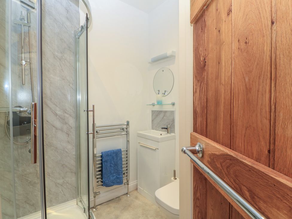 A bathroom with shower and sink at Dale Barton in Wells