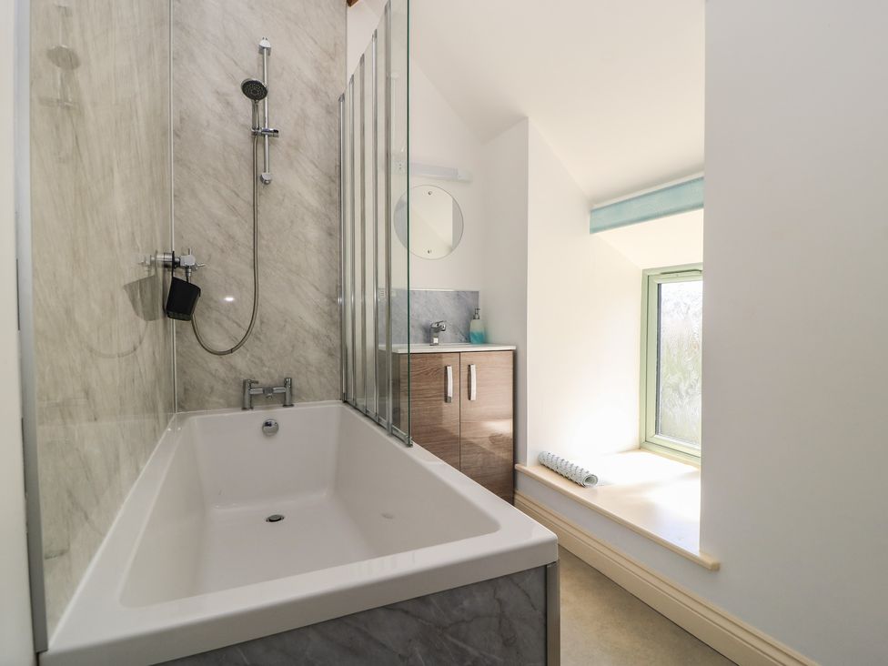 A bathroom with a shower over a bathtub at Dale Barton in Wells