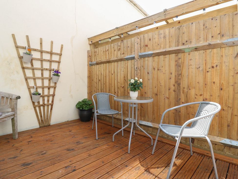 An outdoor space with a table and chairs at 38 The Parade Walton-On-The-Naze