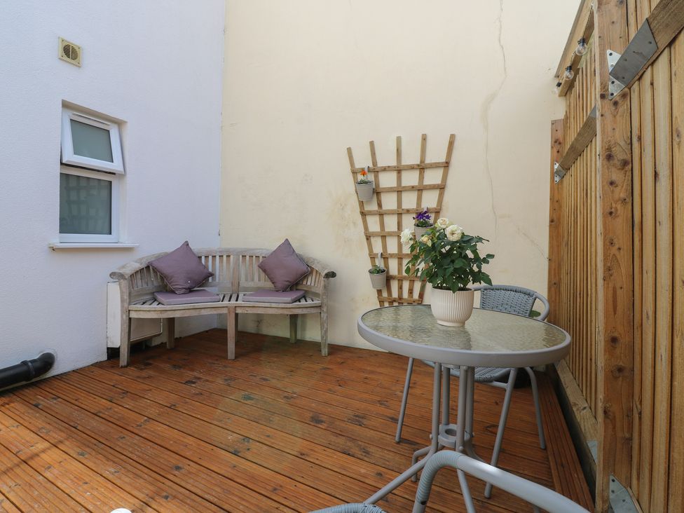 An outdoor area with seating and a table at 38 The Parade Walton-On-The-Naze