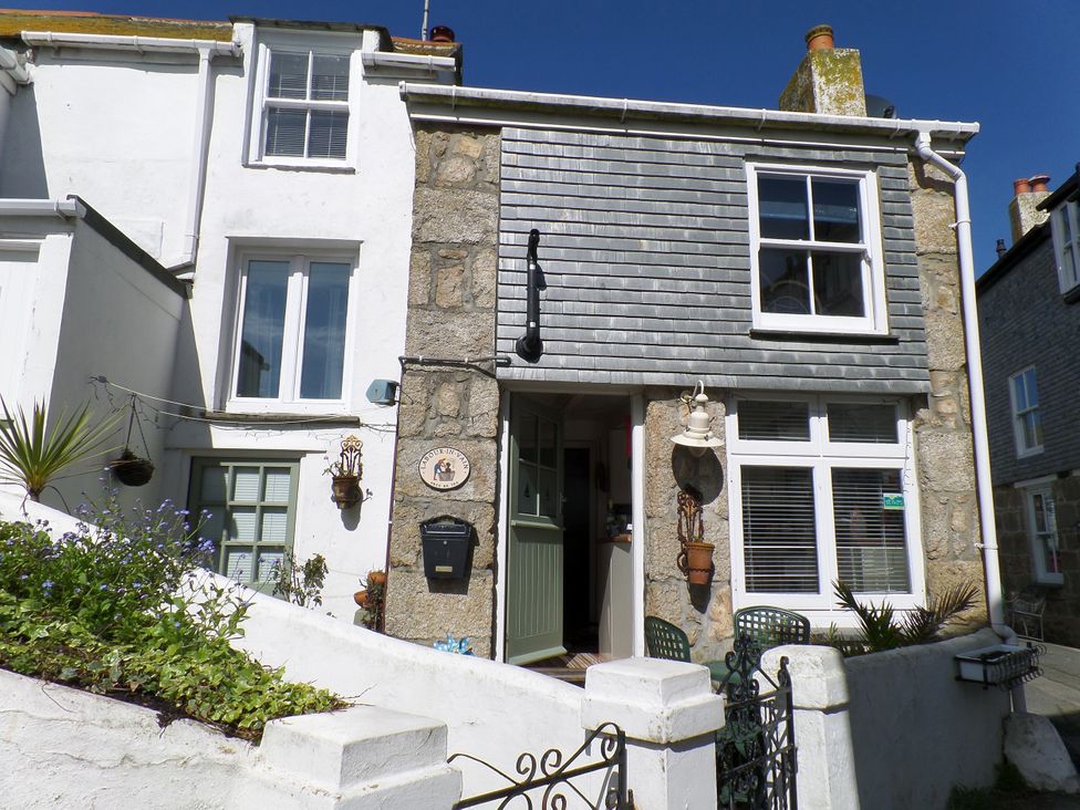 A house with a door and windows at Labour in Vain, St Ives