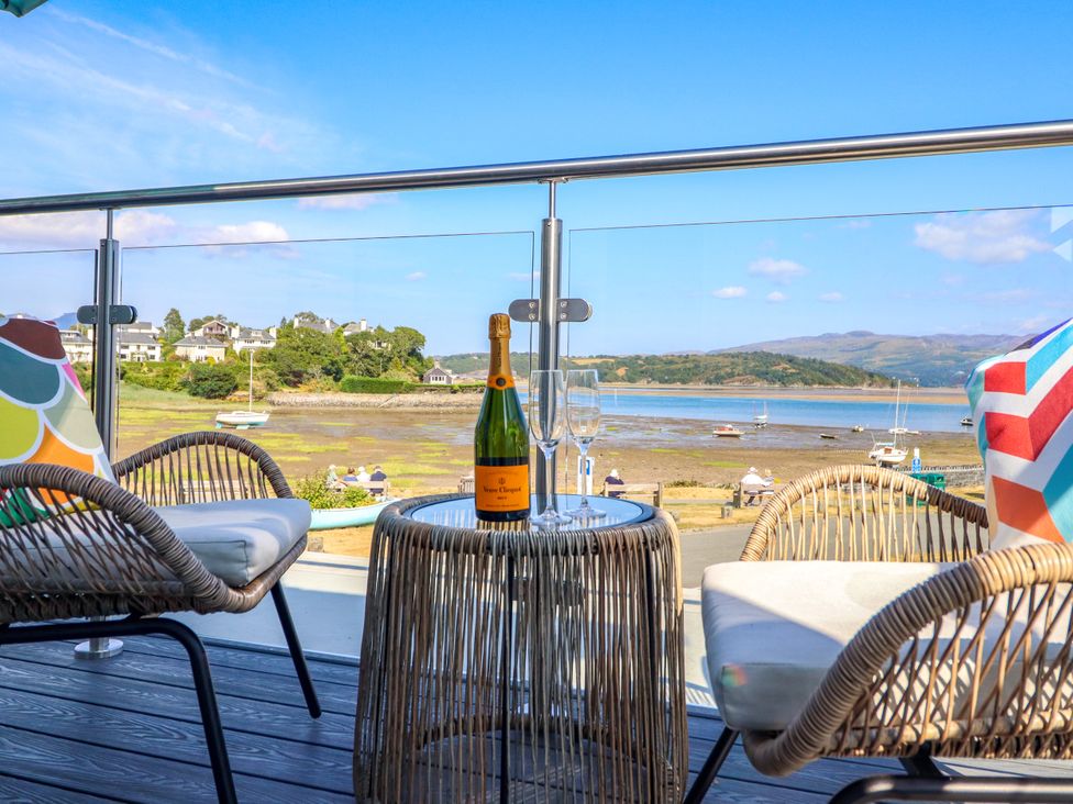 An outdoor seating area with champagne and glasses at Bay View Apartment in Porthmadog