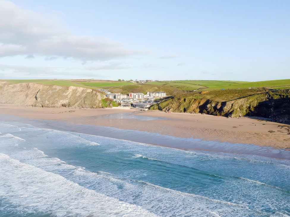 A beach with cliffs and houses at 28 Zenith in Porth