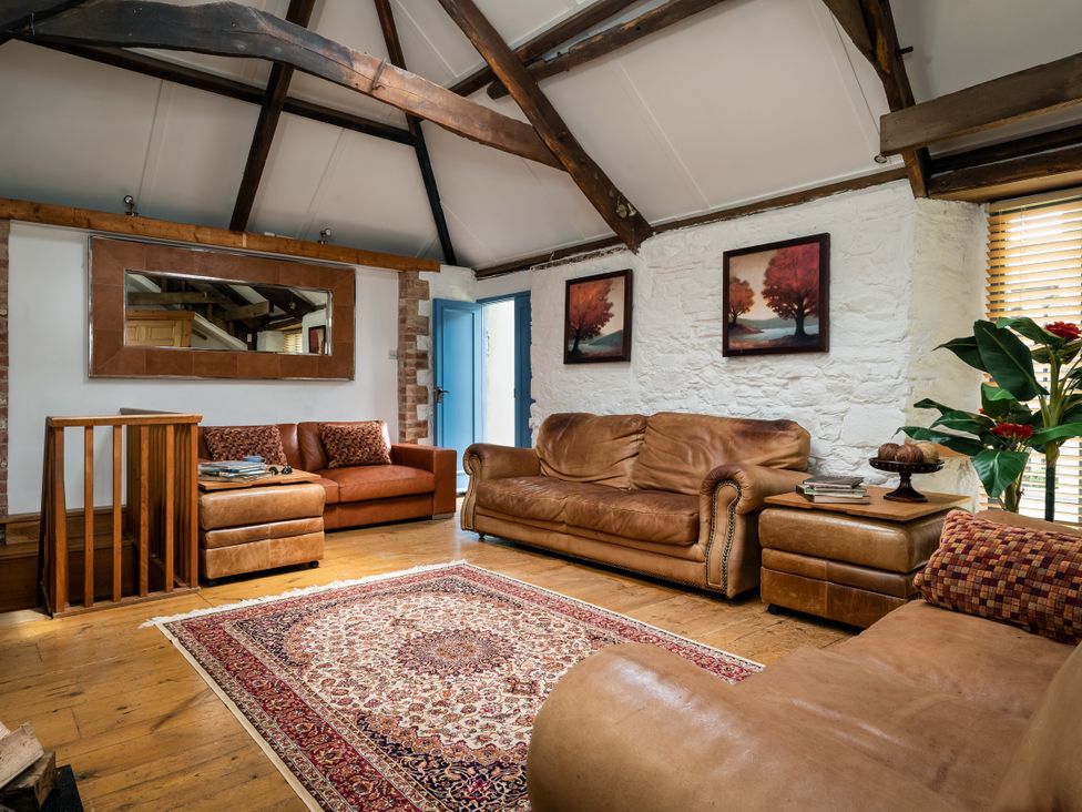 A living room with sofas and a rug at The Meeting House in Ashburton