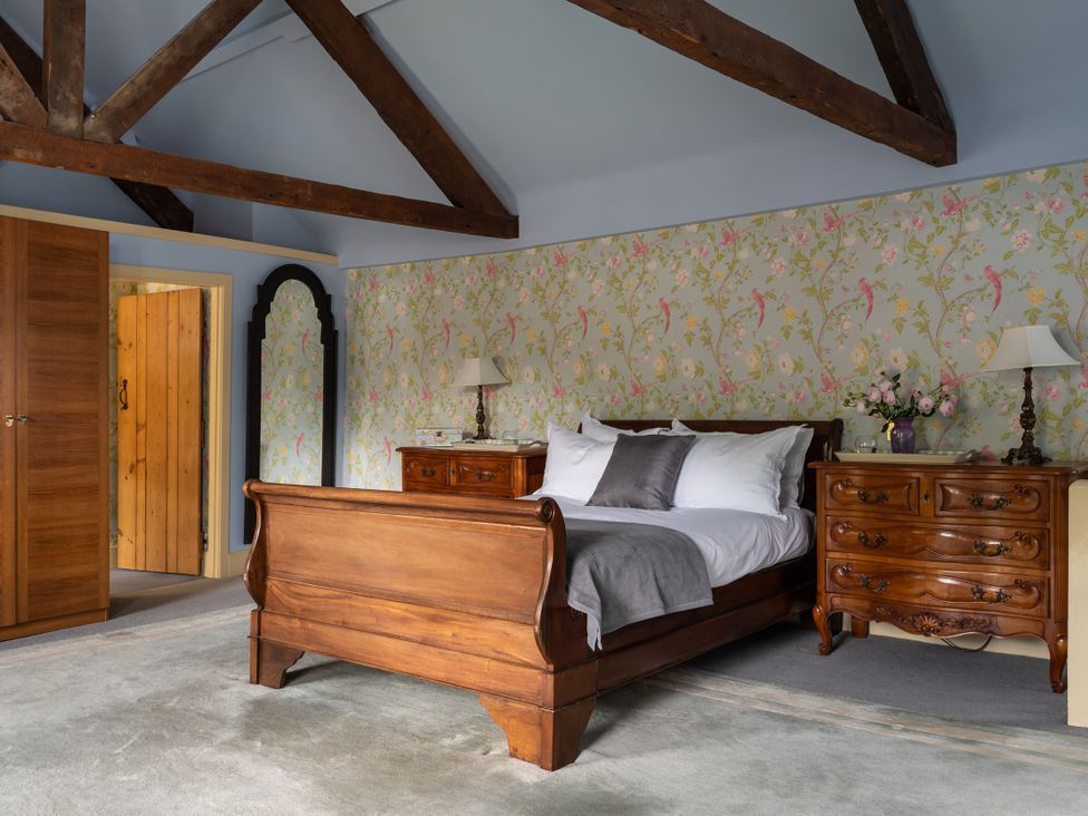 A bedroom with bed, wardrobe, and dresser at The Meeting House Ashburton