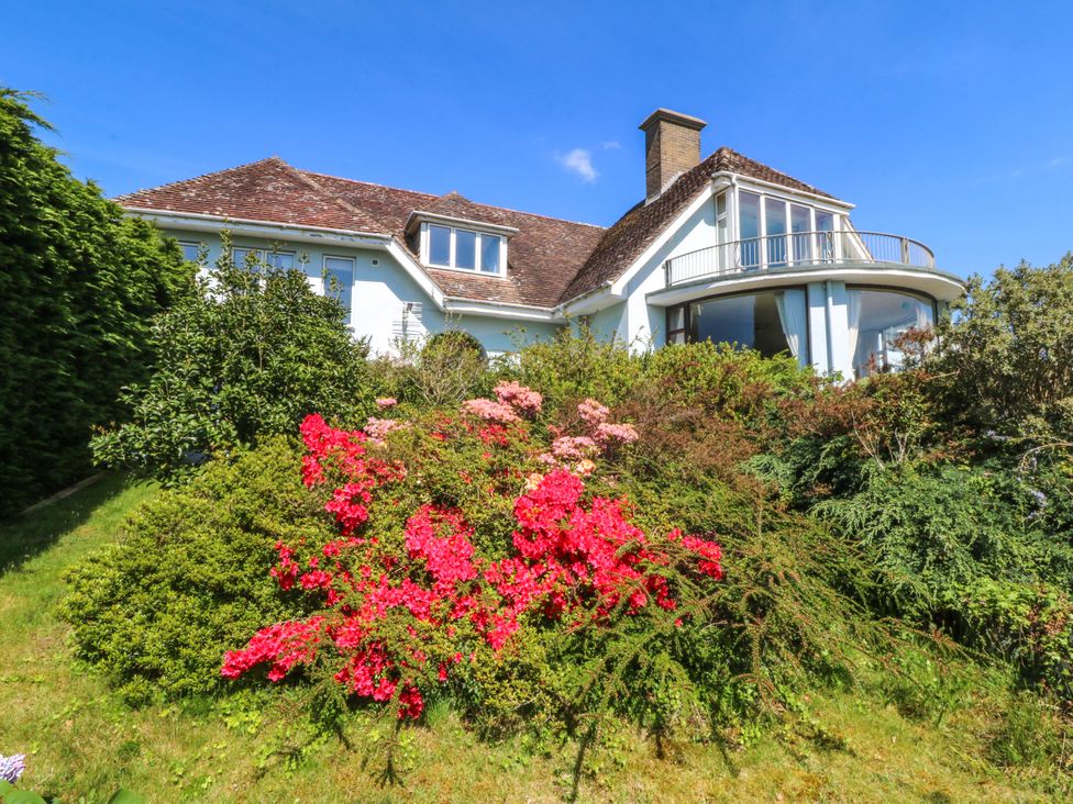 A house with a balcony and garden at Bryn Y Mor, Borth Y Gest