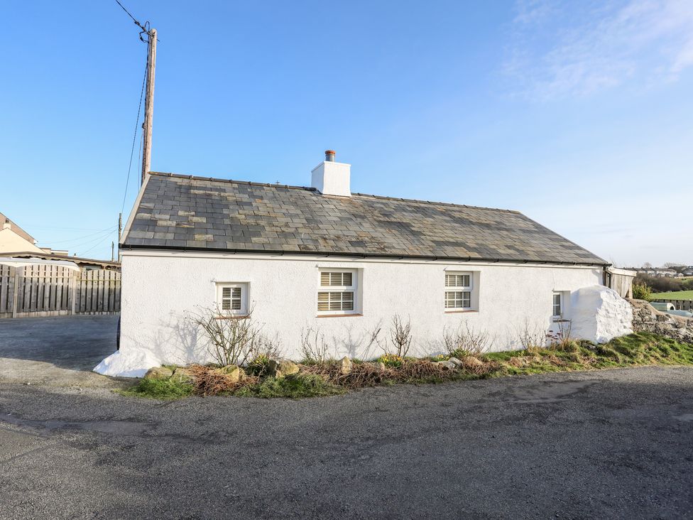 Farm Cottage - Anglesey - 1008823 - thumbnail photo 1