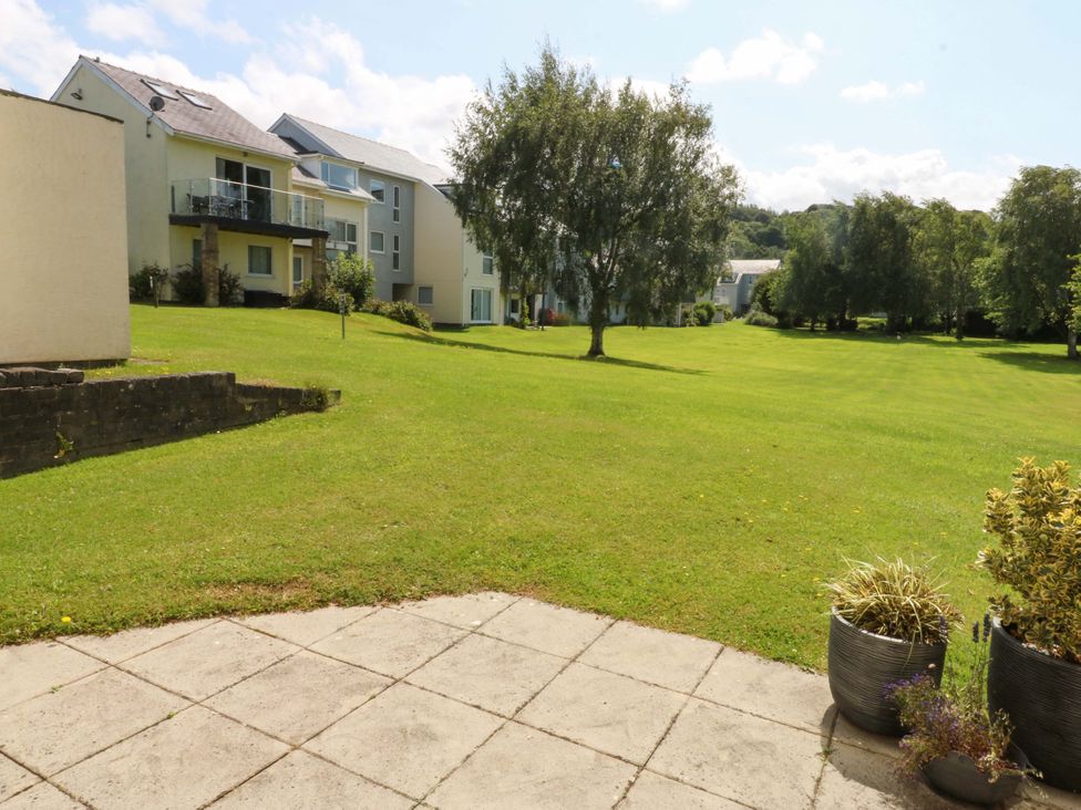 An outdoor area with buildings and a lawn at Machlud Ynys Y Felinheli