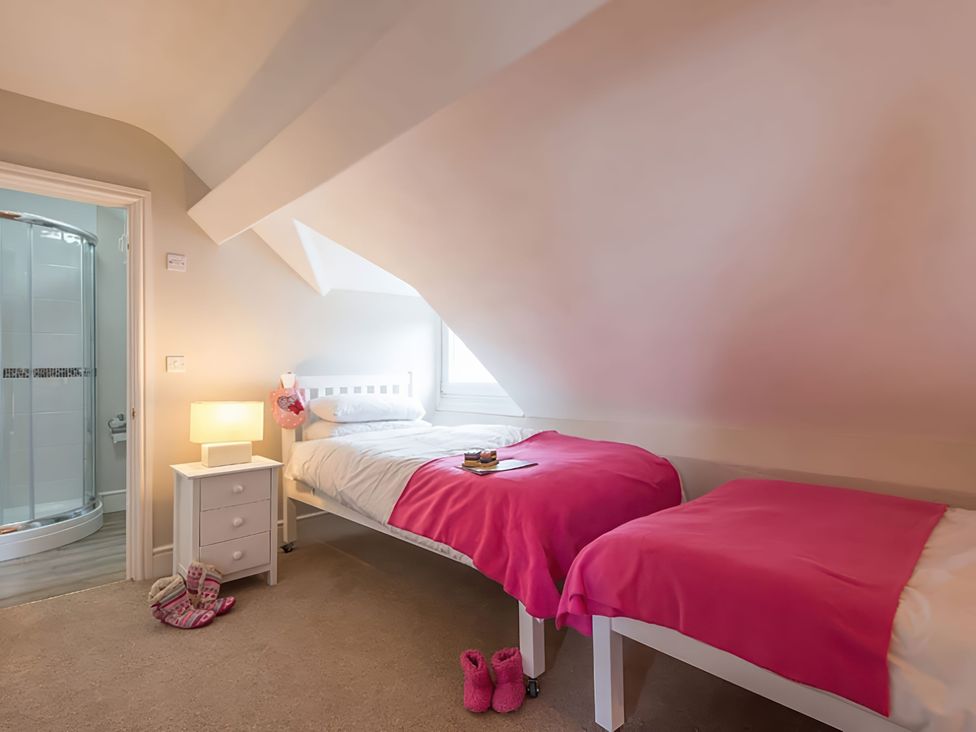 A bedroom with two beds and a shower at West View in Rhosneigr