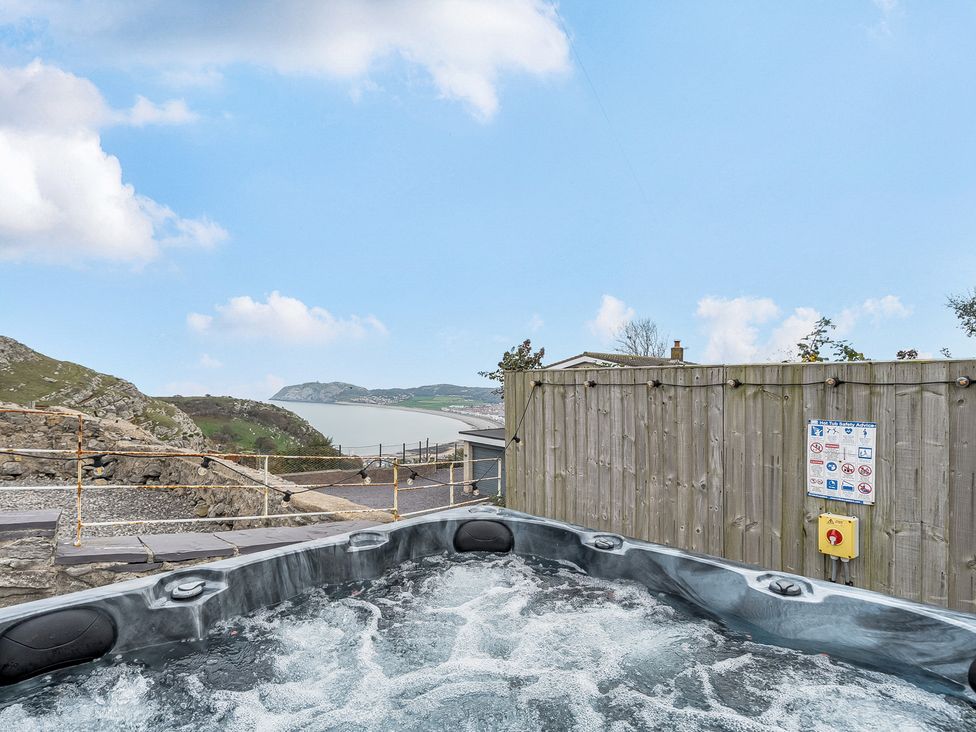 A hot tub overlooking the landscape at Ty Mawr, Great Orme in Llandudno