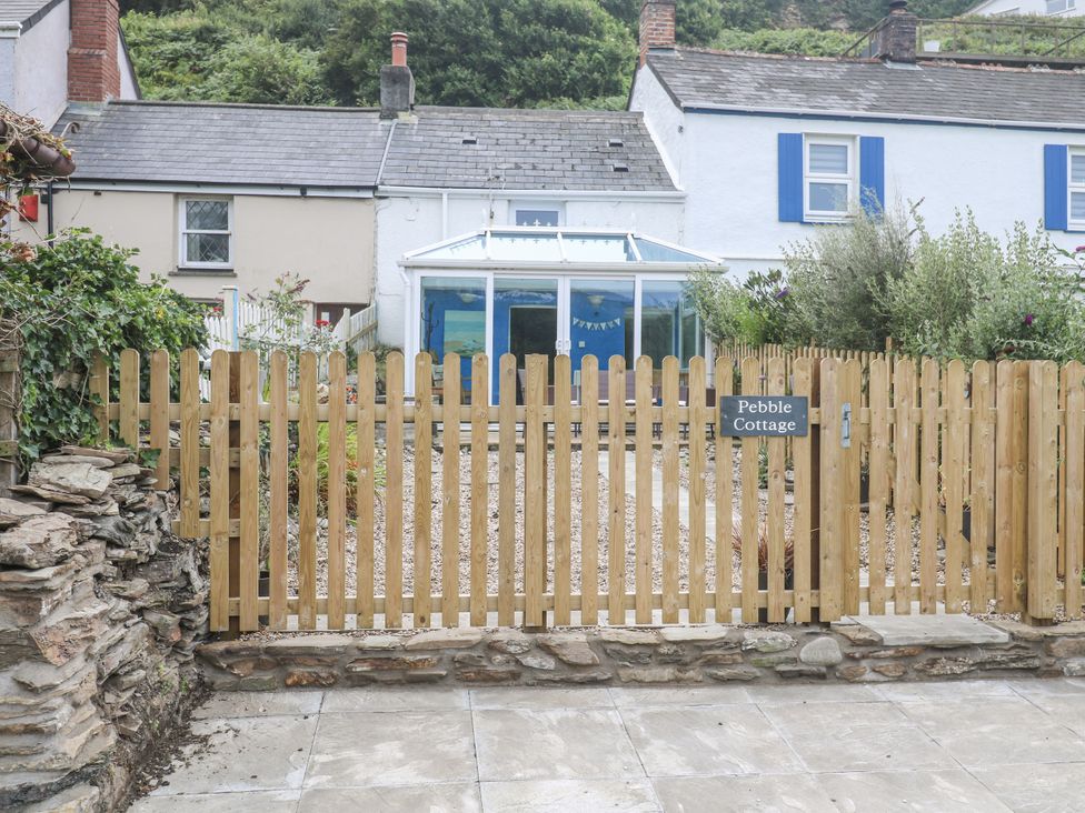 A garden area with a fenced entrance at Pebble Cottage in Portreath