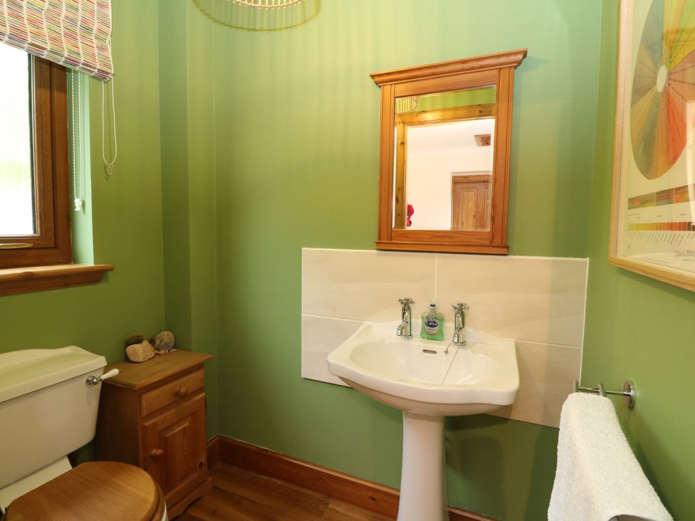 A bathroom with a sink and toilet at Thistle Do Lochailort