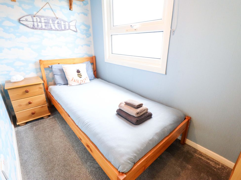 A bedroom with a bed and drawer at Moggs Retreat in Chapel St Leonards