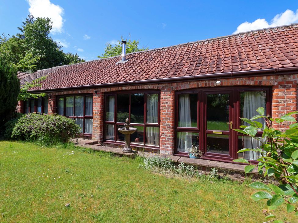 A building with windows and a garden at The Stables (2 bed) Driffield