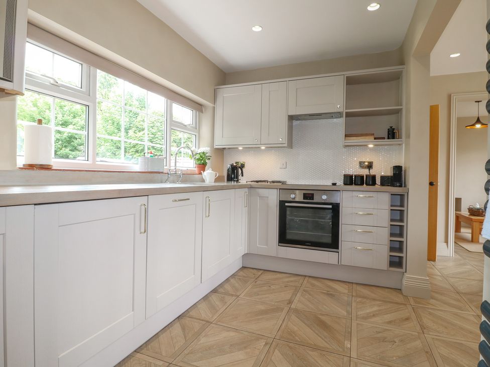 A kitchen with cabinets and appliances at Ivet Lowe in Hopton near Wirksworth