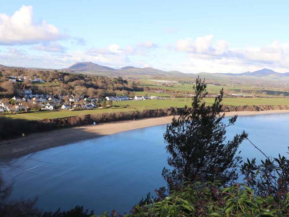 A view of a beach and countryside at Pen Y Garth in Mynytho near Llanbedrog