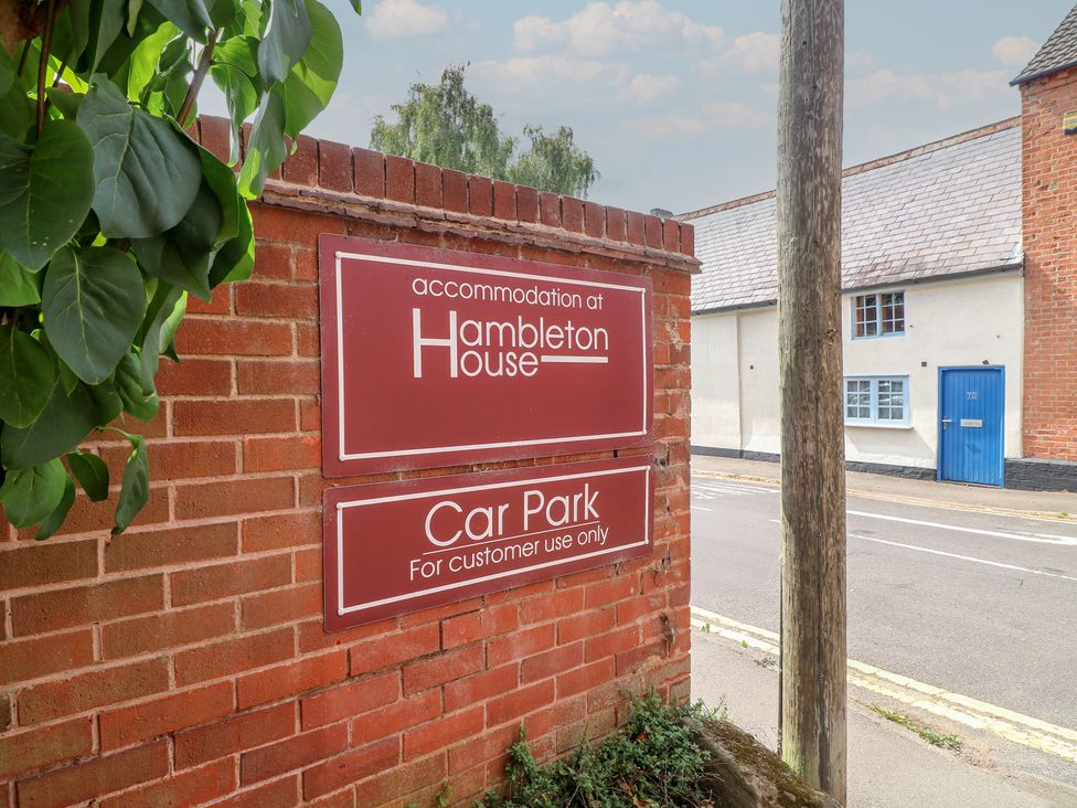 A sign indicating car park and accommodation at Hambleton House in Castle Donington