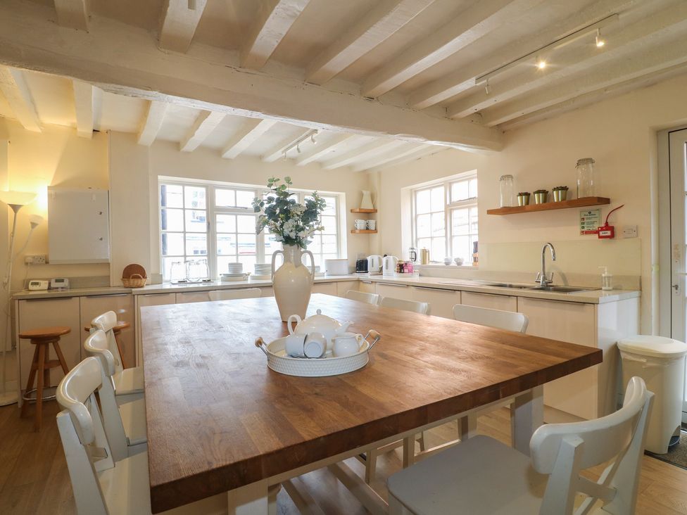 A kitchen with a table and chairs at Hambleton House in Castle Donington