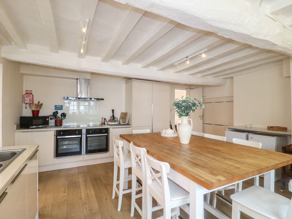 A kitchen with a dining table and chairs at Hambleton House in Castle Donington