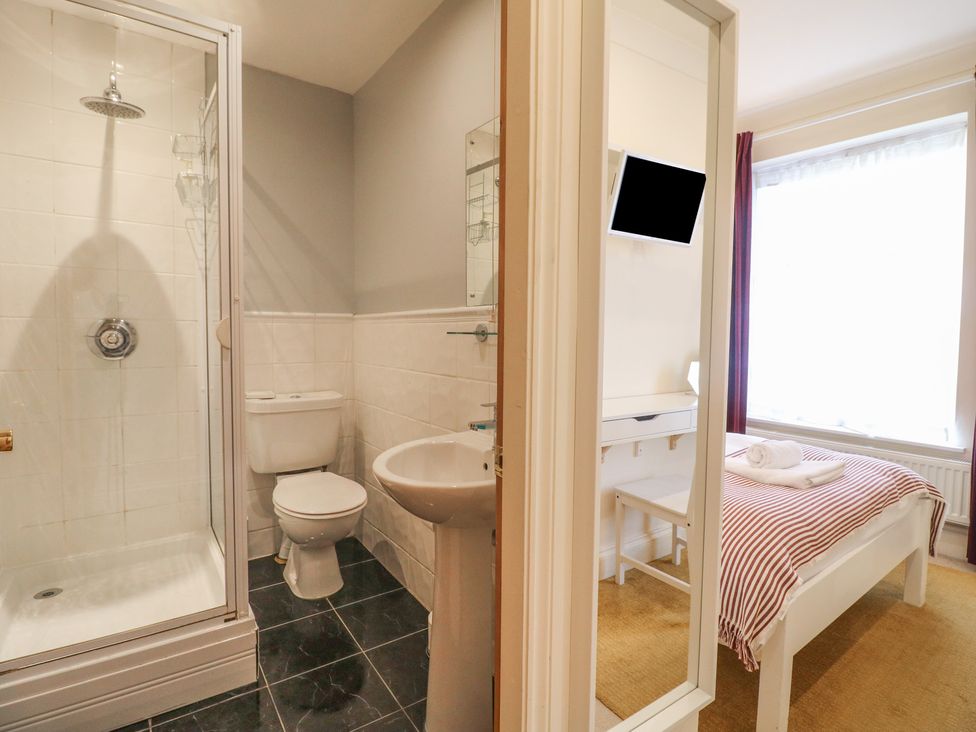 A bathroom with a shower and toilet at Hambleton House in Castle Donington