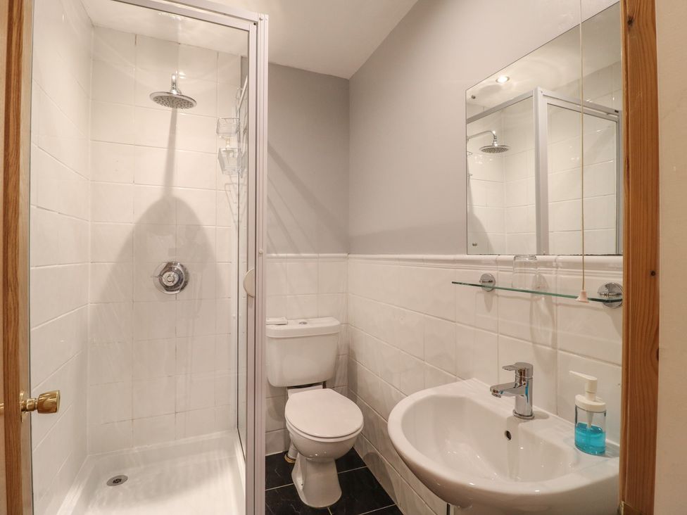 A bathroom with a shower, toilet, and sink at Hambleton House in Castle Donington