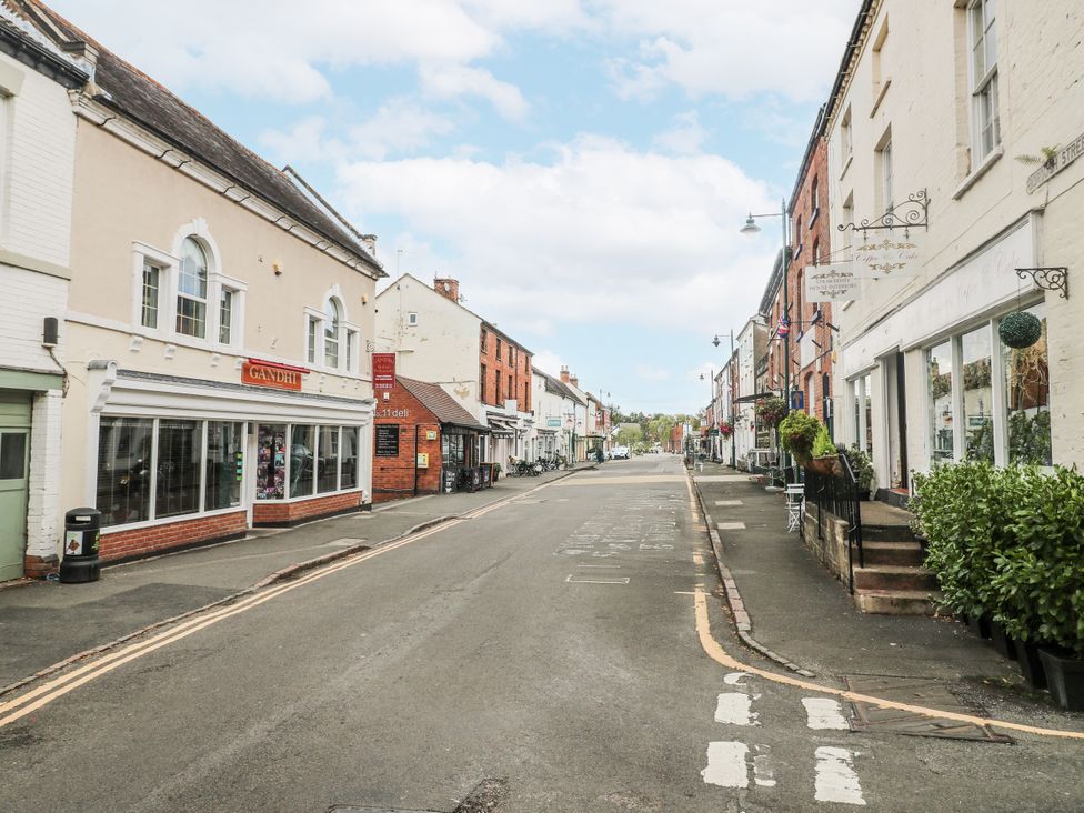 A street with shops and buildings at Hambleton House in Castle Donington