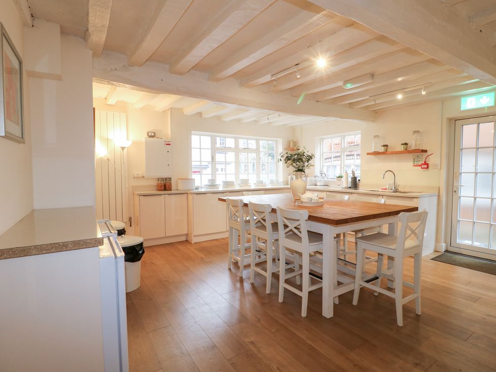 A kitchen with a table and chairs at Hambleton House in Castle Donington