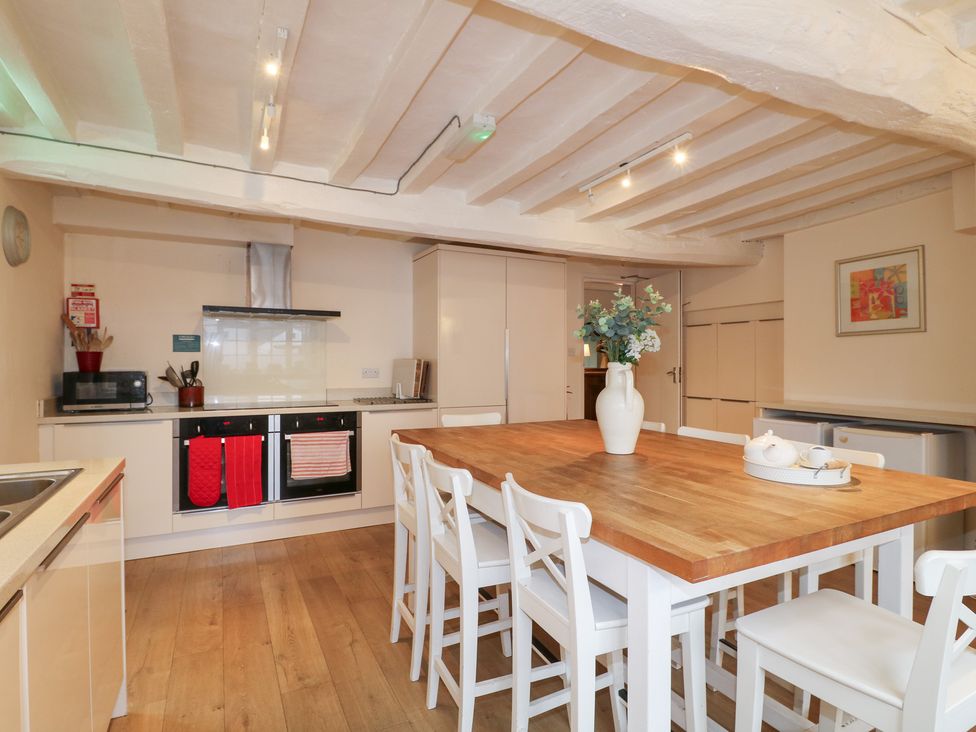 A kitchen with a large table and chairs at Hambleton House in Castle Donington
