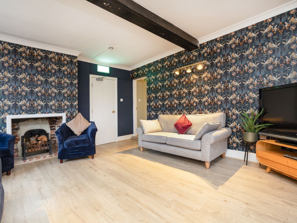 A living room with a sofa and armchairs at Hambleton House in Castle Donington