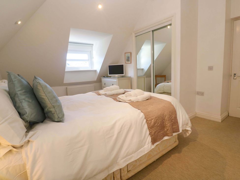 A bedroom with a bed and a TV in Meridian at Carbis Bay