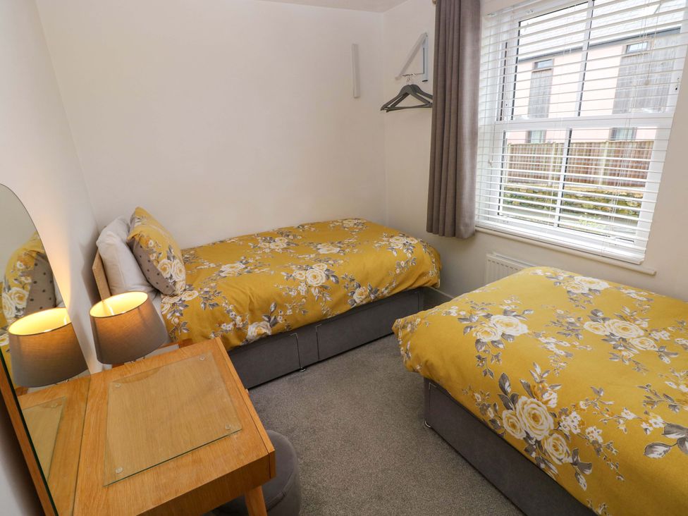 A bedroom with two beds and a desk at Ty'r Winllan in Newport, Pembrokeshire