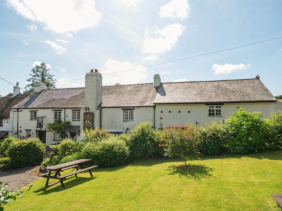 A house with garden furniture and greenery at The Old Church House in Torbryan