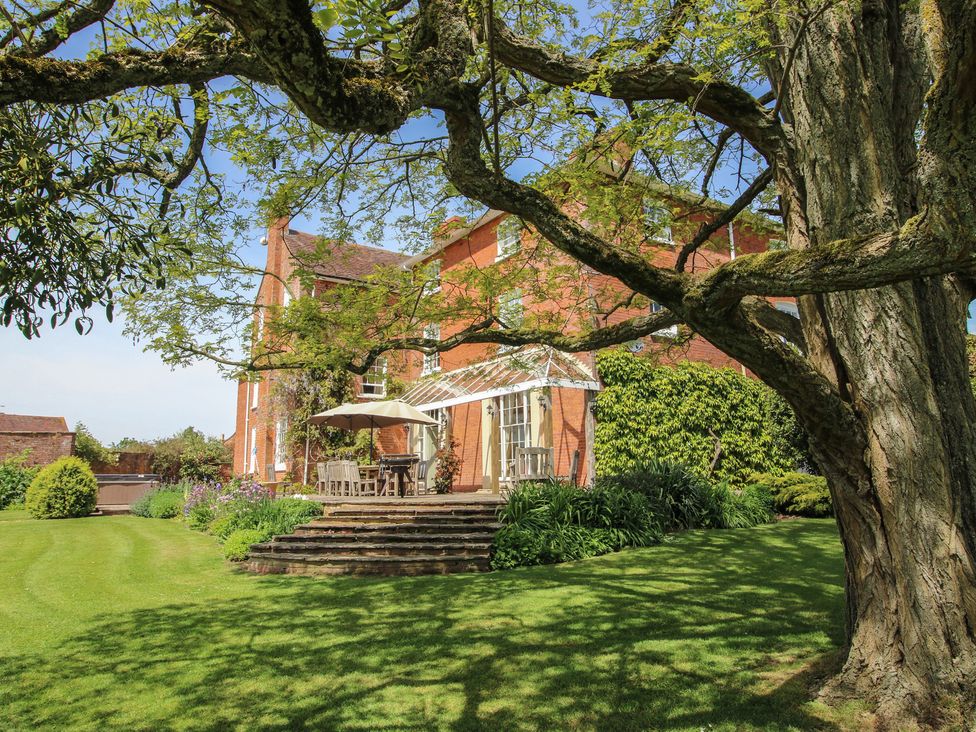 A house with a garden and patio area at Hilltop House in Tenbury Wells
