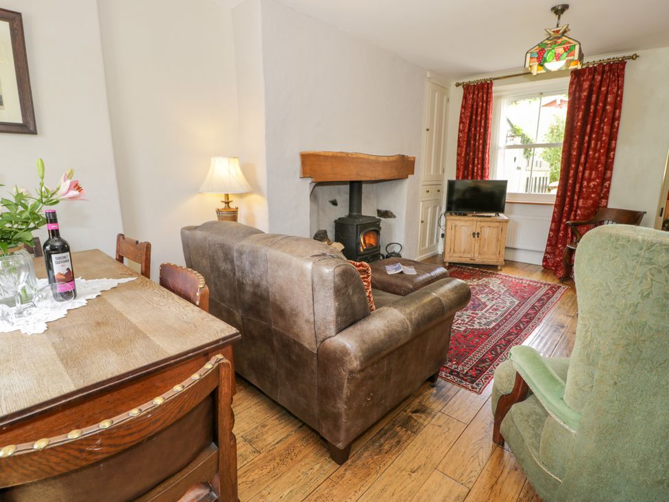 A living room with a fireplace and seating in Sygun View Beddgelert