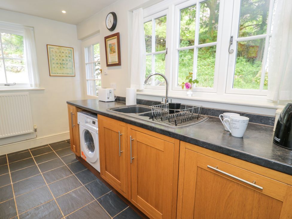 A kitchen with a sink and washing machine at Sygun View in Beddgelert