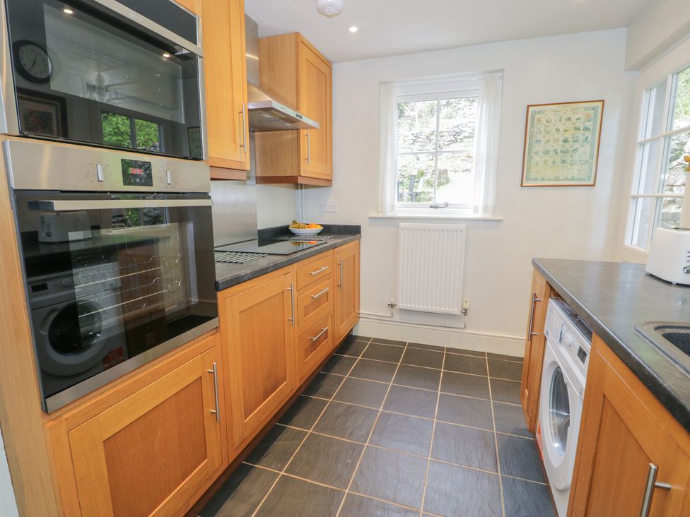 A kitchen with appliances and cabinetry at Sygun View in Beddgelert