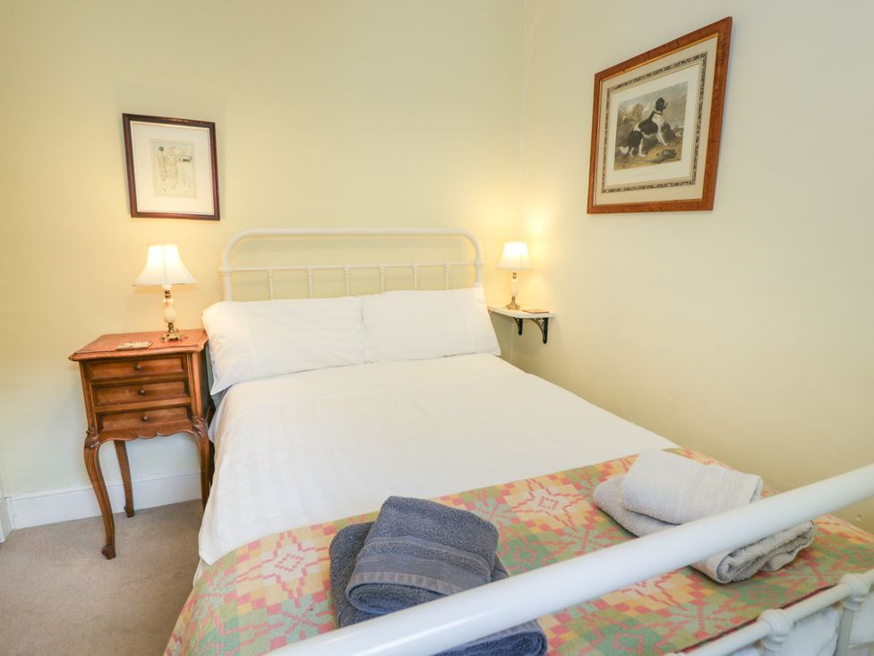 A bedroom with a bed and nightstand at Sygun View in Beddgelert