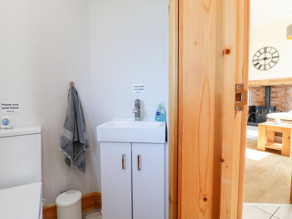 A bathroom with a toilet and a sink at Mandarin Cottage in Melton Mowbray