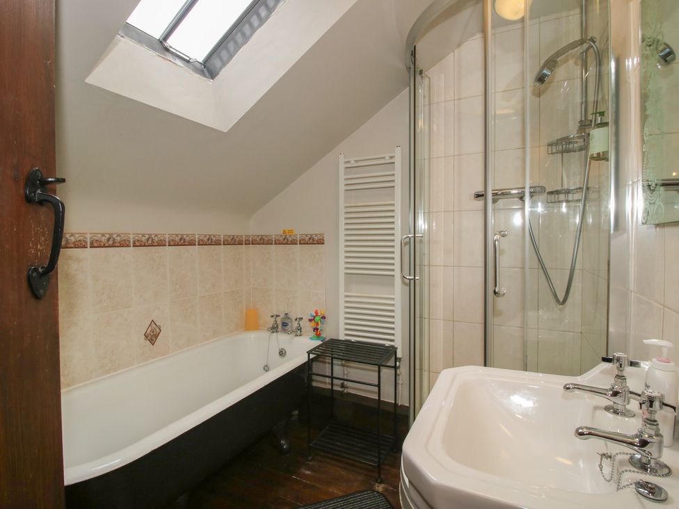 A bathroom with a bath tub and shower at Corn House in Cardington