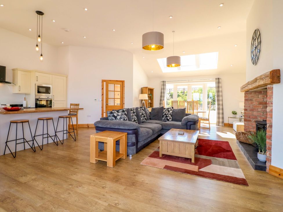 A living room with a sofa and coffee table at Teal Cottage in Melton Mowbray