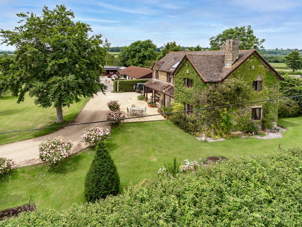 An outdoor view of a house with garden and driveway at Willow Barn Cucklington near Wincanton