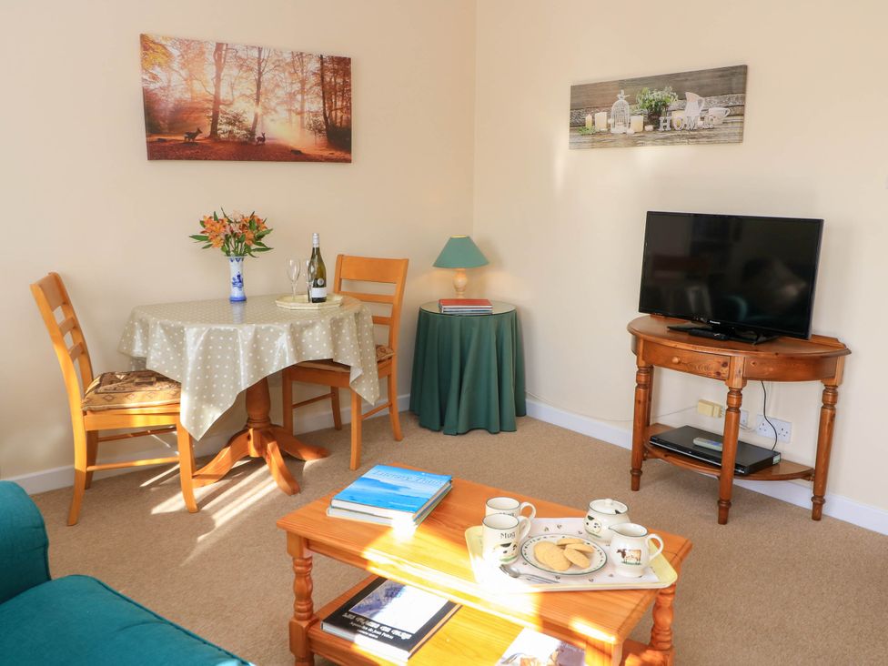 A dining room with a table and chairs at Little Barn in Cucklington near Wincanton